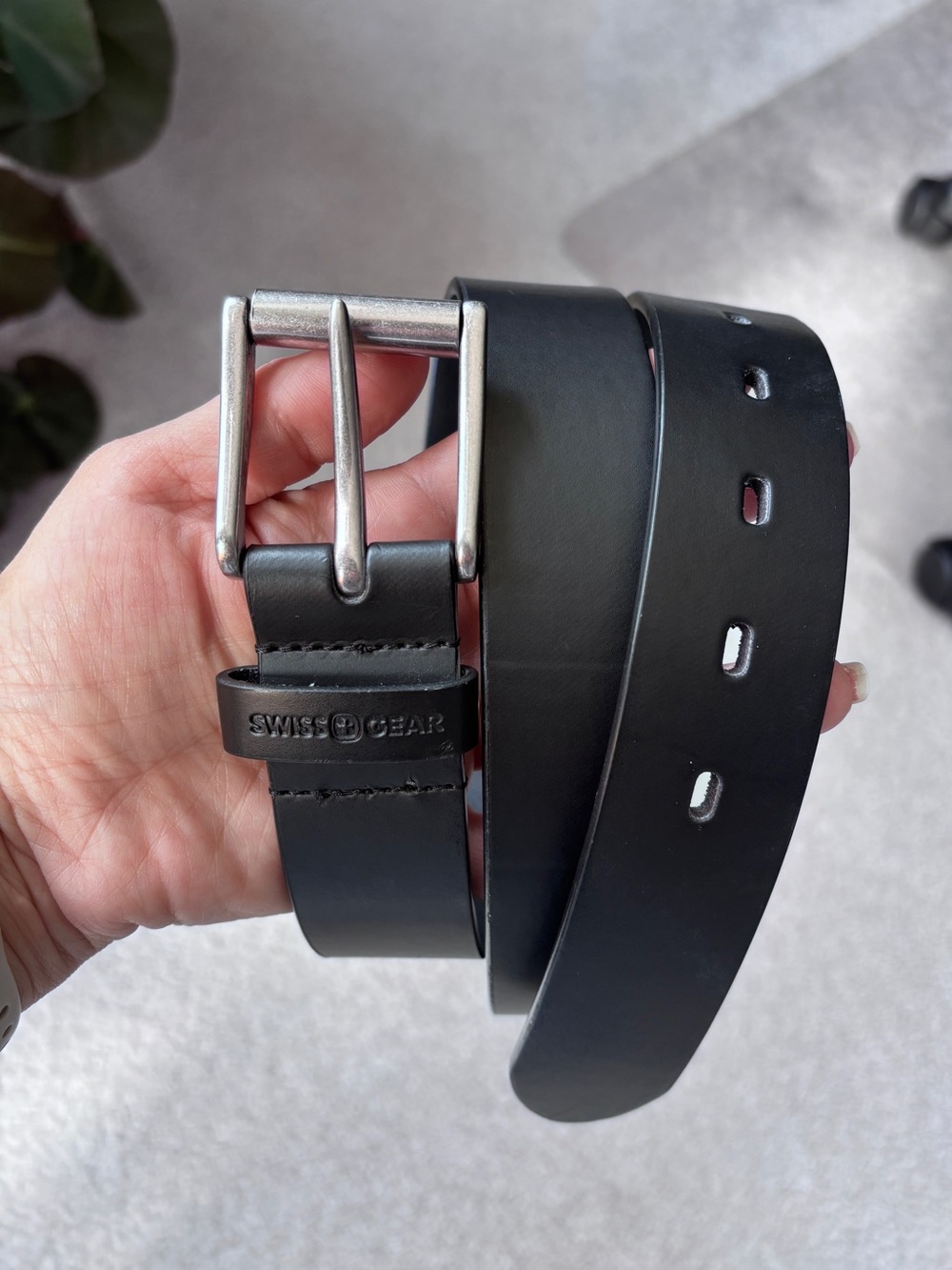 SWISSGEAR Genuine Black Leather Belt Metal Buckle Modern City Business L(36-40)